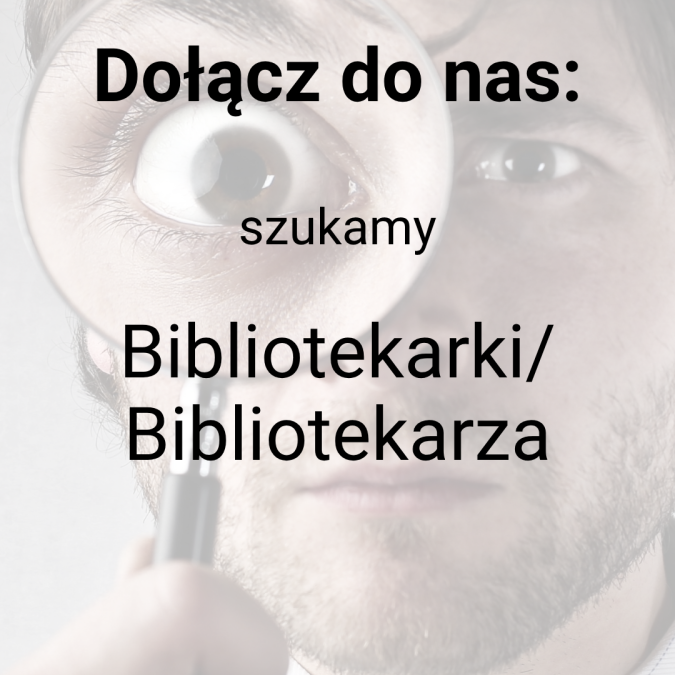 Plakat rekrutacyjny z jasnym, lekko rozmytym zdjęciem osoby trzymającej lupę przed jednym okiem, co symbolizuje poszukiwanie kandydatów. Na środku plakatu znajduje się czarny napis: „Dołącz do nas: szukamy Bibliotekarki/Bibliotekarza”. Tło jest jasne, a tekst wyraźnie kontrastuje z fotografią.